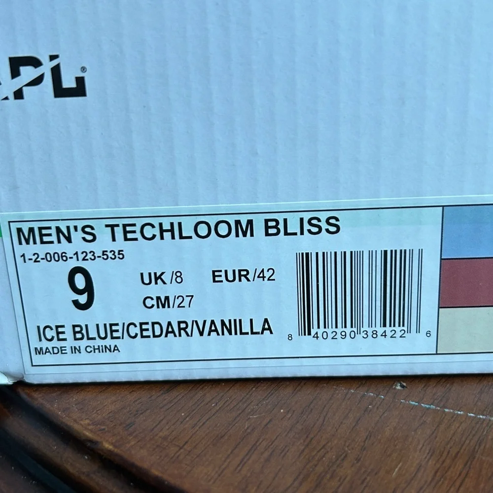 APL TechLoom Bliss Sneakers Men’s 9 Ice Blue Vanilla NWT